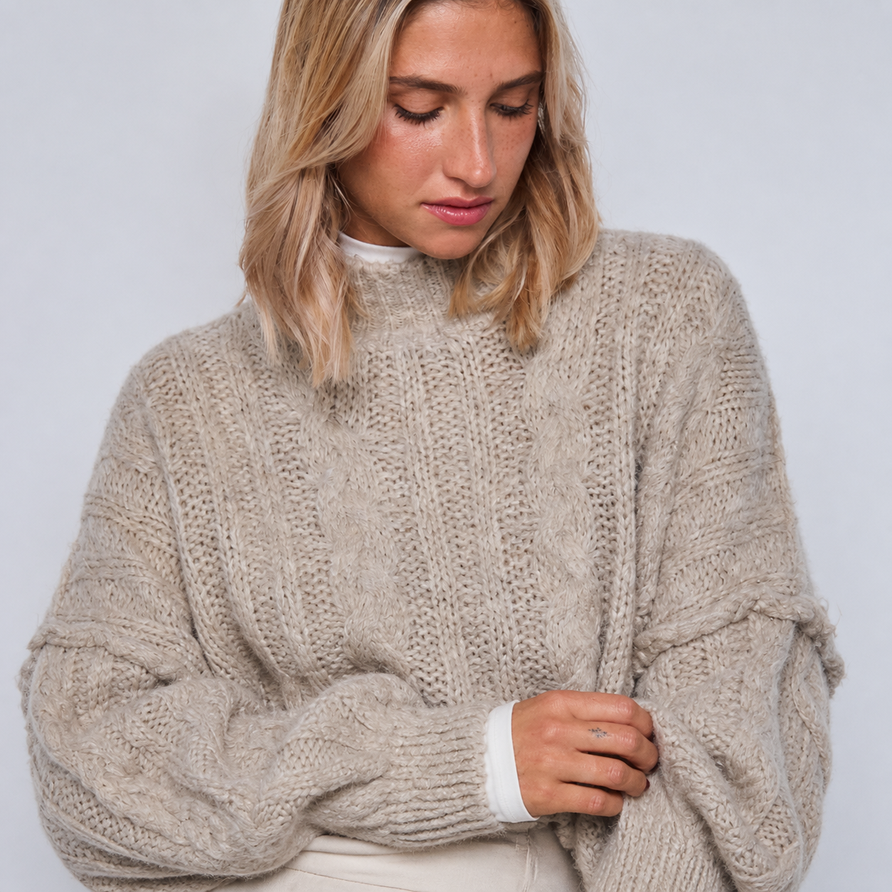 Beige sweater in chunky knit Tsniout - product photo 4